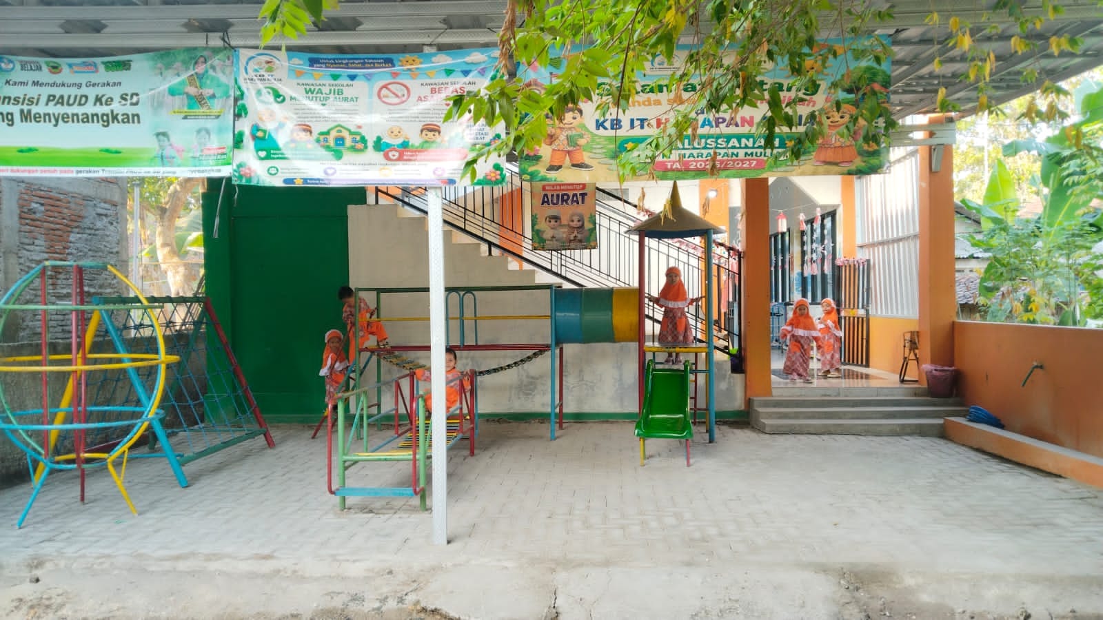 Taman Bermain KB — Fasilitas Harapan Mulia